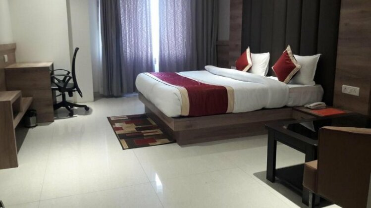 Hotel Crystal Grand - Photo5