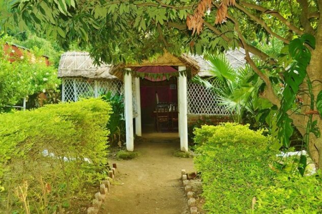 Mudhouse Under Mangoes Homestay - Photo2