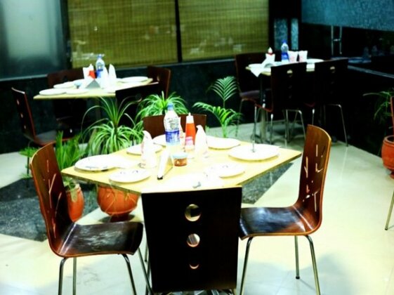 Hotel Vickys Plaza - Photo4