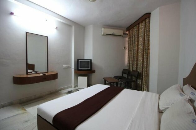 Hotel Kadamba Comforts - Photo4