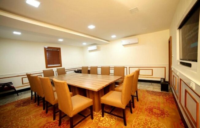 Banyan Hotel & Restro - Photo3