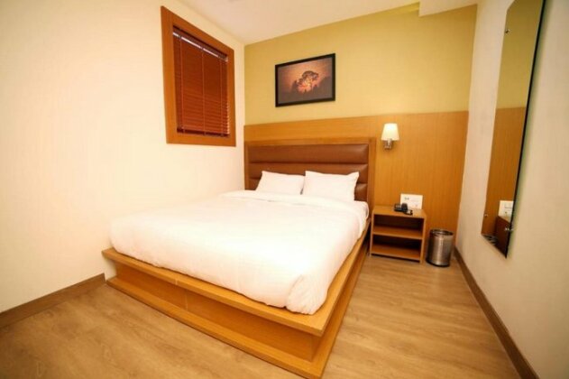 Banyan Hotel & Restro - Photo4