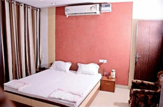 Thind Hotel