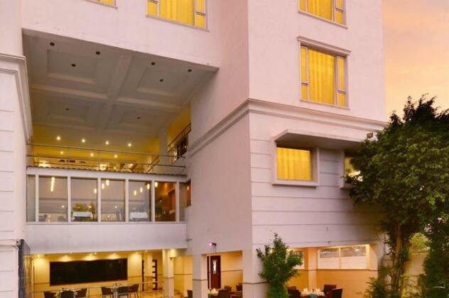 Clarks Inn Airport Hotel - Photo2