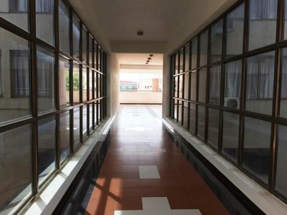 OYO Rooms Court Circle - Photo4