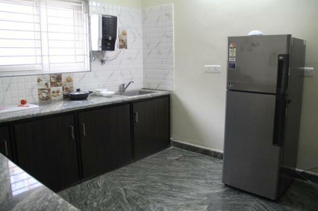 EzyStay Service Apartment - Photo5