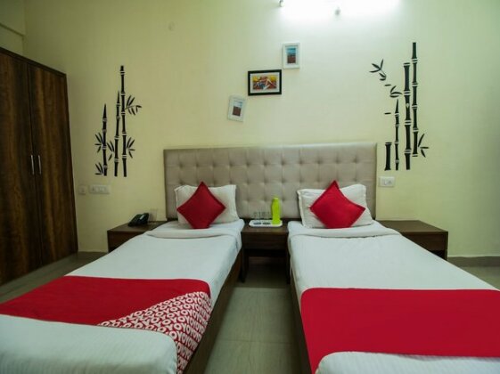FabHotel ANS Cyber Castle HiTech City - Photo4