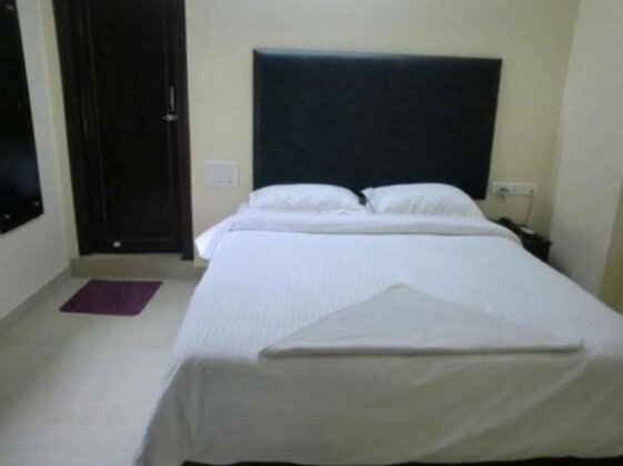 FabHotel Namo Suites Madhapur - Photo4