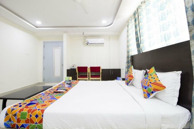 FabHotel Siri Inn Madhapur - Photo4