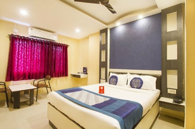 OYO 11079 Hotel Prestige - Photo2