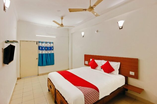 OYO 28207 Classic Guest House - Photo2