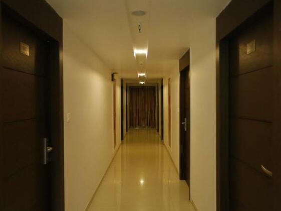OYO Rooms Jubilee Hills Check Post - Photo2