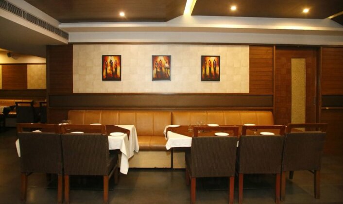 Treebo Surabhi Luxury Rooms - Photo2