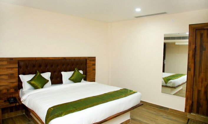 Treebo Surabhi Luxury Rooms - Photo4