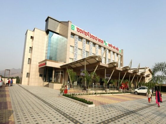 Hotel Grand Parivaar