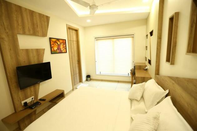 Daksh Residency Hotel - Photo2