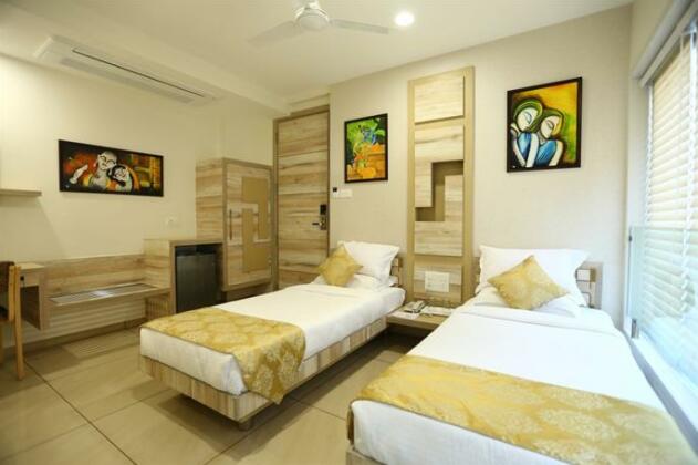 Daksh Residency Hotel - Photo4