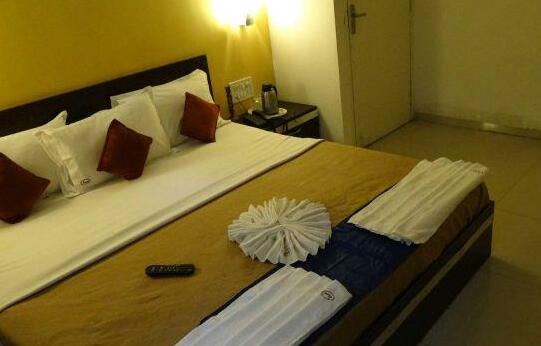 OYO 3845 Hotel Linear Inn - Photo2