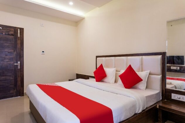 OYO 41681 Hotel Dwarkamai - Photo5