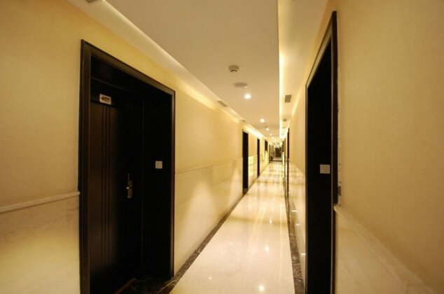 OYO Premium Chappan Dukan Suites - Photo2