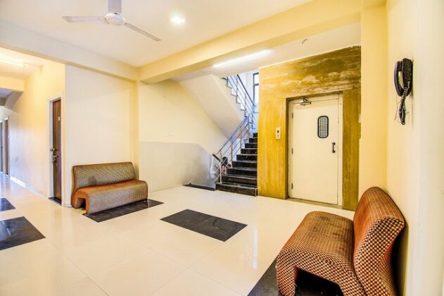 OYO Premium Satya Sai Square - Photo4