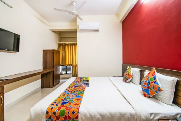 OYO Premium Satya Sai Square - Photo5
