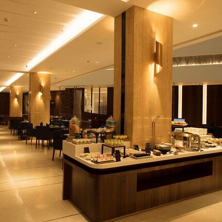 WOW Hotel Indore - Photo4