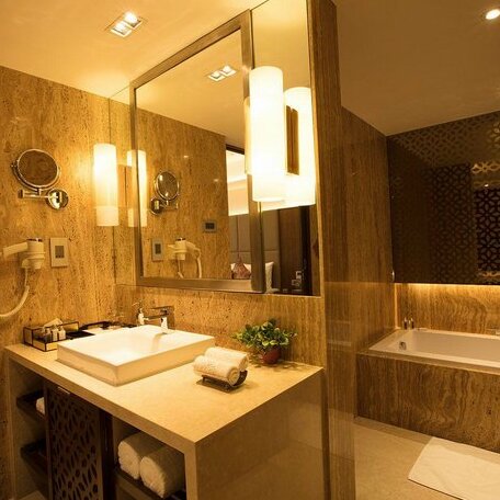 WOW Hotel Indore - Photo5