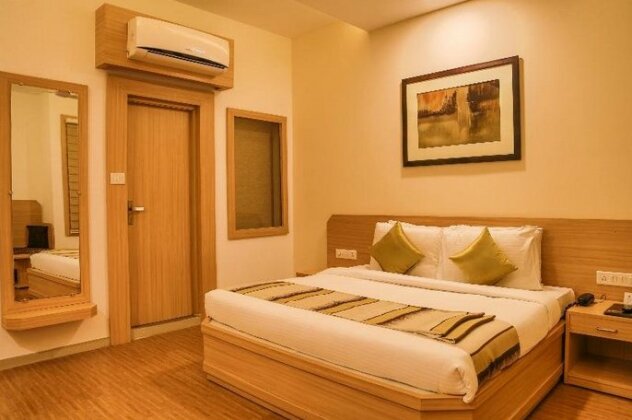 Hotel Gulzar Towers - Photo2
