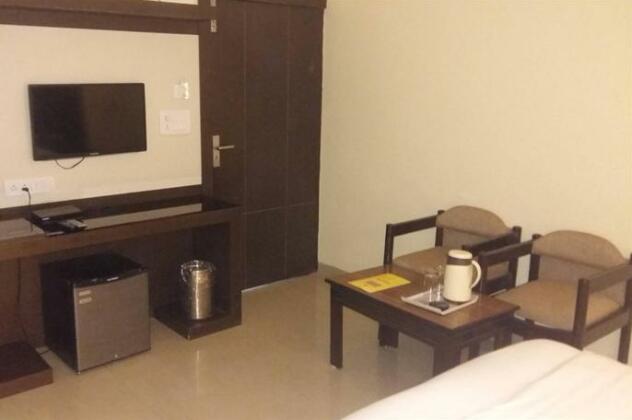 OYO 13063 Hotel Rahul - Photo5