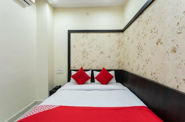 OYO 30860 Sun Palace - Photo4