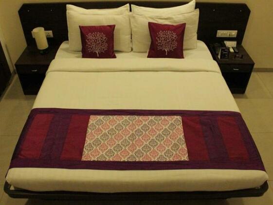 OYO Premium Dashmesh Dwar Jabalpur - Photo2