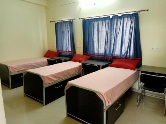 R R Girls Hostel - Photo3