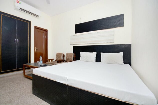 SPOT ON 39627 Hotel Samrat SPOT - Photo4