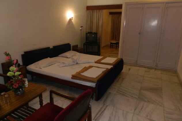 Lakshmi Vilas Hotel - Photo2