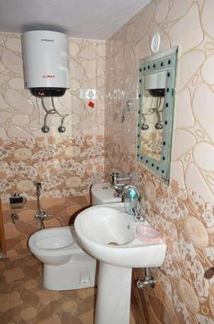 Rameshwaram Palace Hotel & Cafe - Photo2