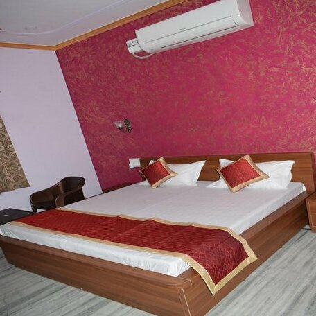 Rameshwaram Palace Hotel & Cafe - Photo3
