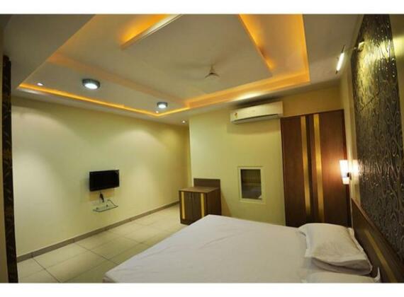 Vista Rooms at Panchsheel Enclave - Photo5