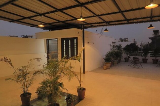 White Tulips Home Stay - Photo4