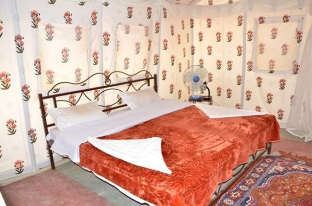 Camp Paradise - Photo2