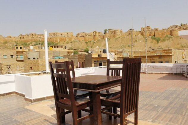 Dylan Cafe and Guest House - Photo3