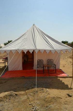 Jade Camp - Photo2