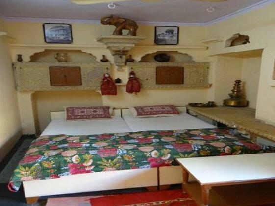 Residency Centre Point Guest House - Photo4