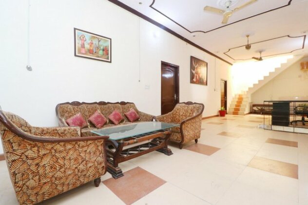 OYO 37903 Best Stay Guest House - Photo2