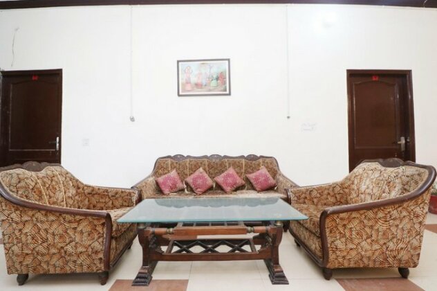 OYO 37903 Best Stay Guest House - Photo4