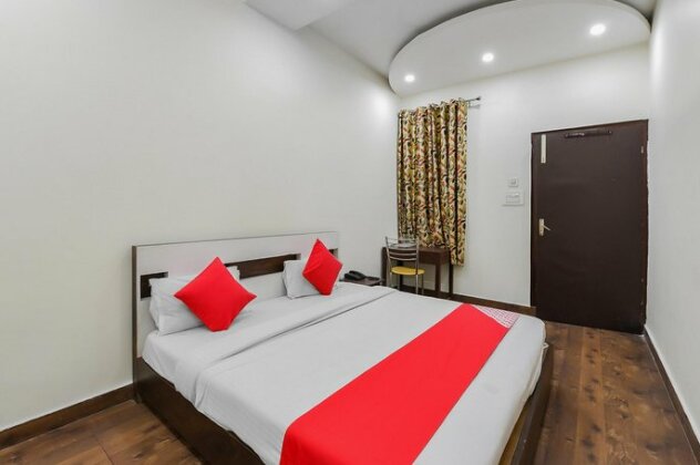 OYO 23599 Hotel Superstar - Photo2