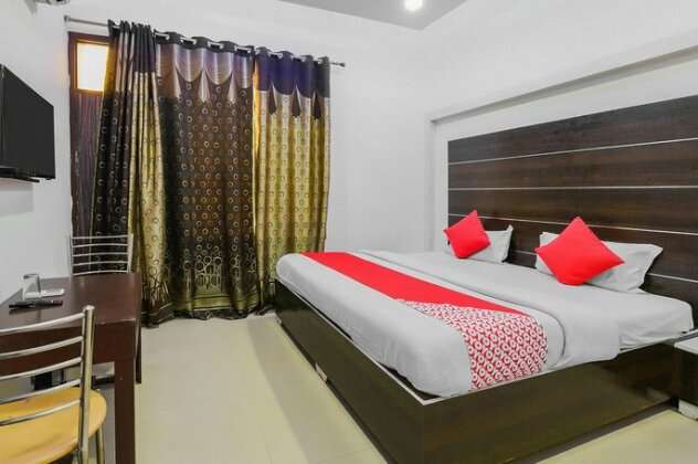 OYO 23599 Hotel Superstar - Photo5