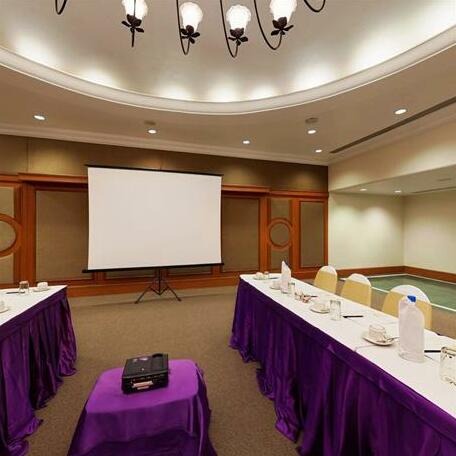 Hotel Express Residency Jamnagar - Photo4