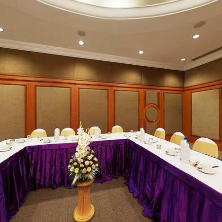 Hotel Express Residency Jamnagar - Photo5