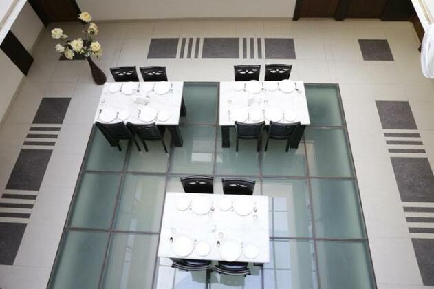 Hotel J R Avezika Comfort - Photo2